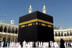 جارتي تطوف بالكعبة… قد تزور البقاع المقدسة