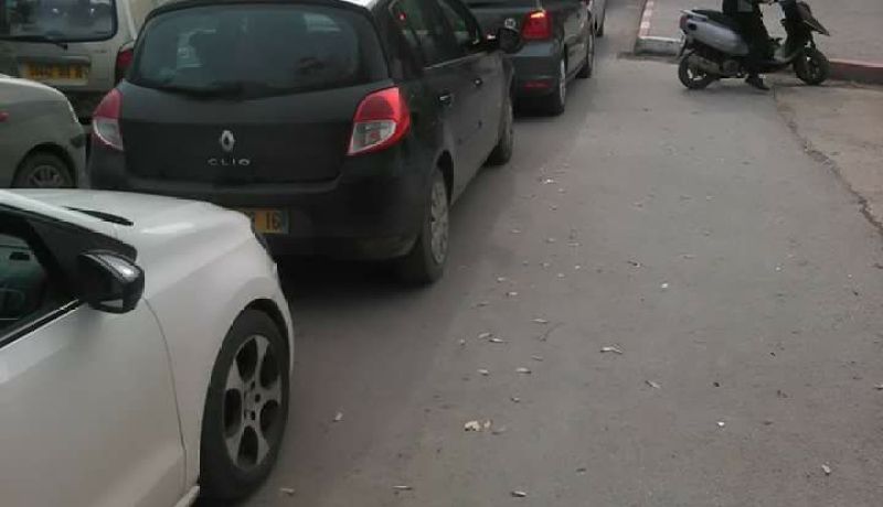 مئات العائلات عالقة بالطريق المؤدية لمرتفعات الشريعة بسبب الإزدحام