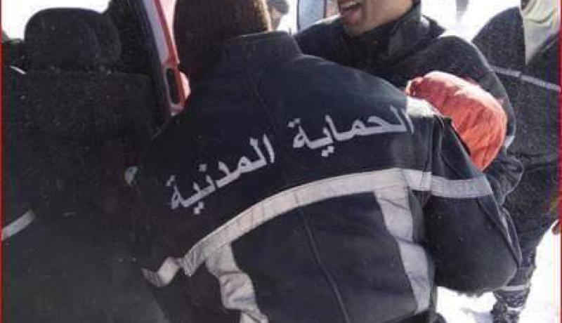 بالصور.. الحماية تنقذ 17 شخصا حاصرتهم الثلوج بقالمة