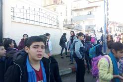 بالفيديو.. تفاصيل مقتل تلميذ أمام متوسطة في سكيكدة