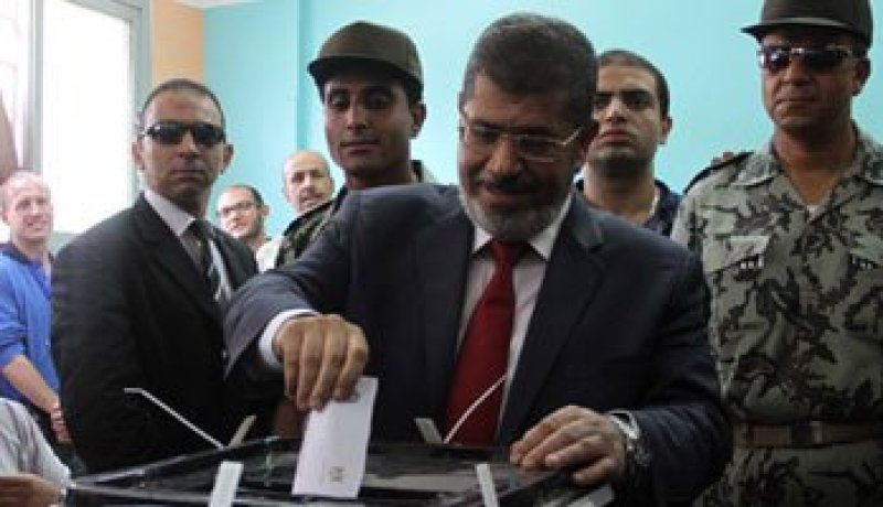 حملة مرسى يؤكد ان سيناريو الجزائر لن يتكرر في مصر