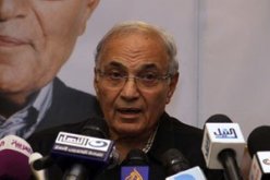 أولى جلسات محاكمة شفيق وابنى مبارك بقضية أرض البحيرات يوم 14 اكتوبر