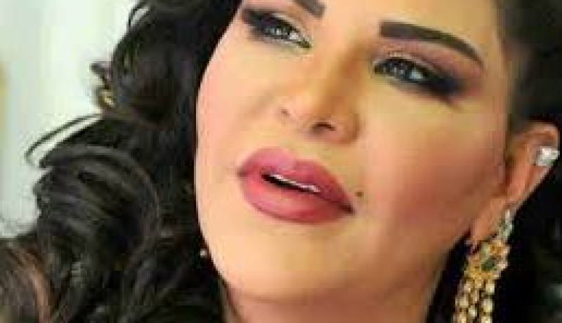 أحلام تسب أحد متابعيها على تويتر