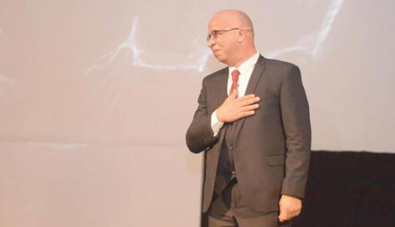 بالفيديو.. أول ظهور للفنان المصري شريف دسوقي بعد بتر قدمه