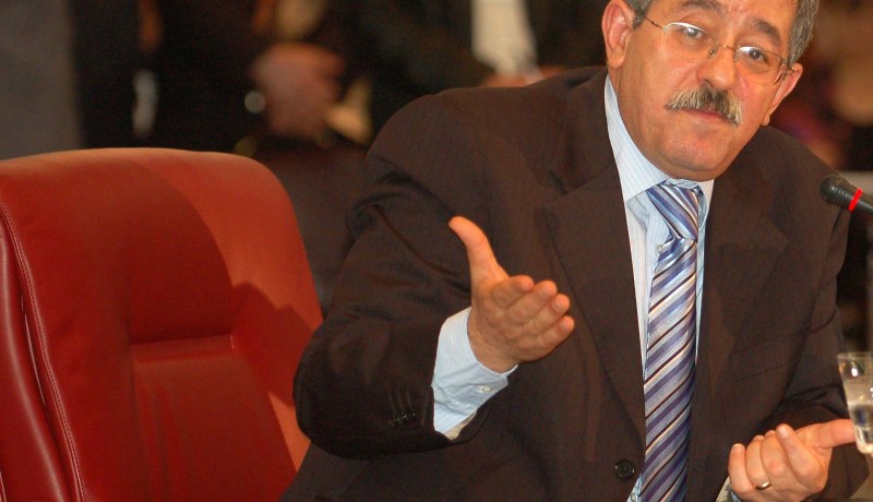أويحيى يلغي زيارة ولد عباس إلى أوكرانيا