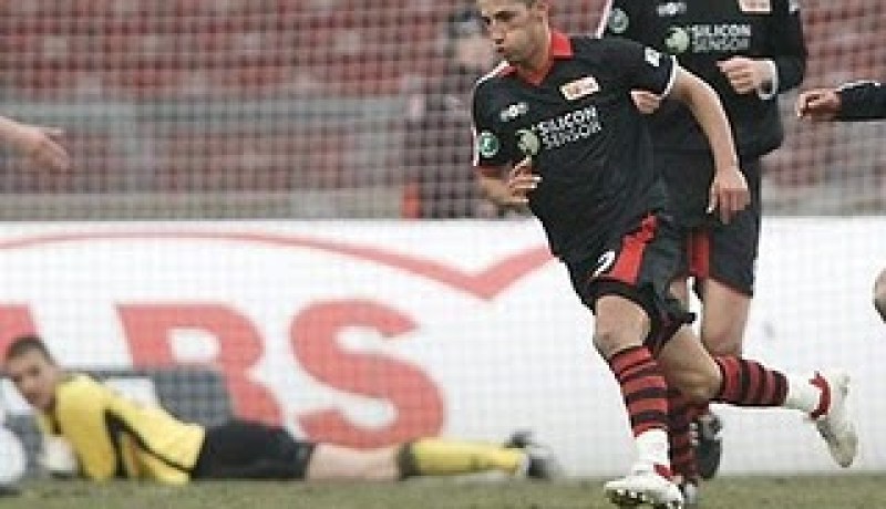 بن‮ ‬يمينة‮ ‬يواصل صيامه عن التهديف للمباراة الـ‮11 ‬على التوالي‮ ‬مع‮ ‬يــونيون برلـين‮ ‬