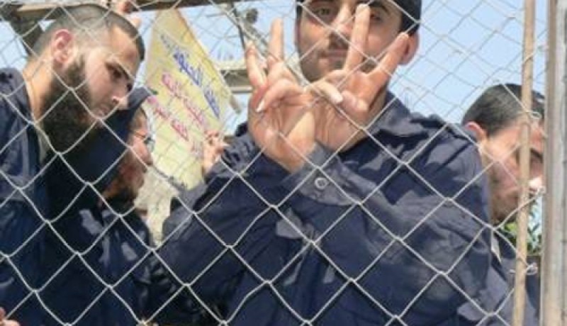 مسؤول فلسطيني يدعو لعقد مؤتمر عربي لدعم الاسرى في سجون الاحتلال