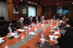 وزيرا الطاقة والموارد المائية يبحثان إطلاق محطات جديدة لتحلية مياه البحر