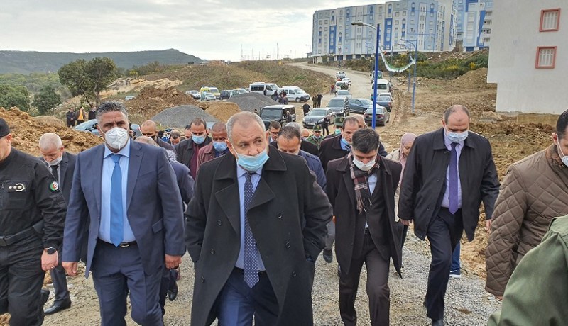 وزير السكن يعاين عددا من المشاريع بولاية جيجل