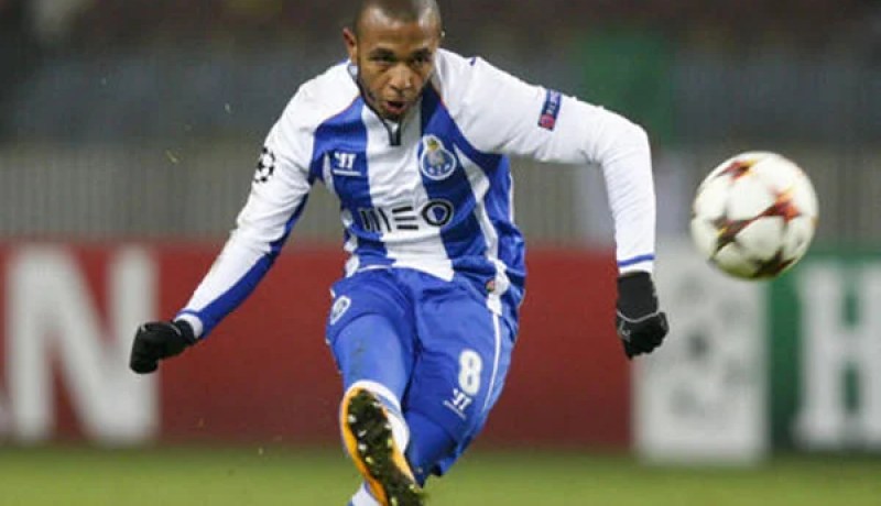 براهيمي يغيب عن تدريبات بورتو من أجل العلاج ومخاوف من تضييعه مباراة تشيلسي