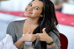 رشا مقران مقدمة حصة  mag zoom  ترتبط بشاب من  عين أزال