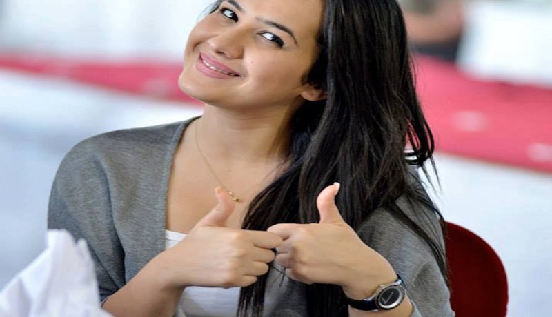 رشا مقران مقدمة حصة  mag zoom  ترتبط بشاب من  عين أزال