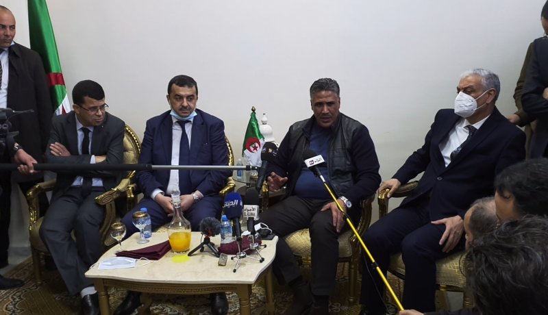 استمع لإنشغالات تتعلق بقطاع السكن.. بلعريبي يُطمئن ممثلي ساكنة بجاية