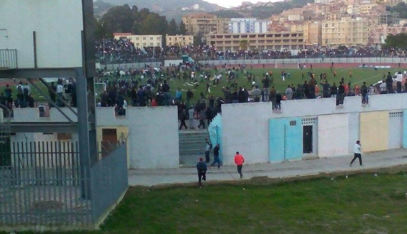 بالصور.. 20 جريحا على الأقل في اعمال عنف بمبارات مولودية بجاية اتحاد العاصمة