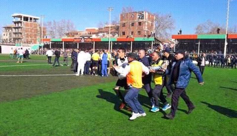 أعمال شغب واسعة بملعب بوفاريك وجرحى في صفوف أنصار شبيبة سكيكدة