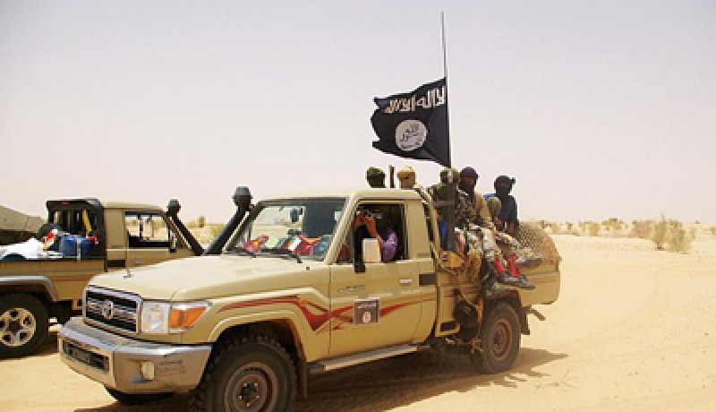 الإفراج عن الرهائن الجزائريين والاحتفاظ بالأجانب