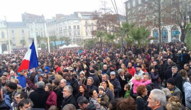 مظاهرة حاشدة في فرنسا ترحب بالمهاجرين وتنتقد سلوك بلادهم تجاههم