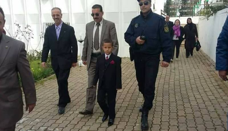 صور.. طفل لايتعدى 7 سنوات واليا لولاية تيبازة