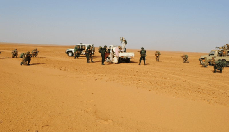 توقيف 6 مهربين وحجز عربتين رباعتي الدفع في برج باجي مختار