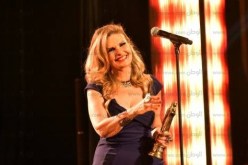 يسرا تحصل على جائزة التميز السينمائى في مهرجان السينما العربية