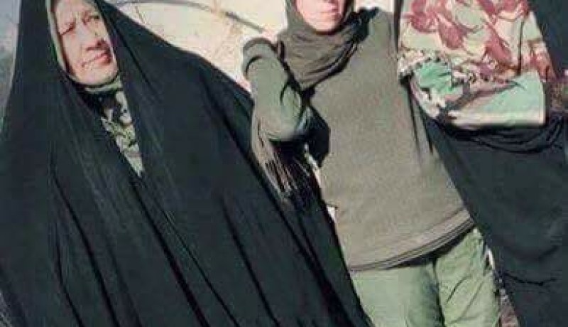 بالصور الصحافية سميرة مواقي تغادر المستشفى وتعود إلى ميدان الحرب