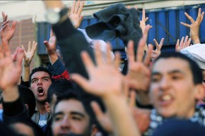 وقفة احتجاجية جديدة من تنظيم حركة بركات ضد ترشح عبد العزيز بوتفليقة في ساحة اودان