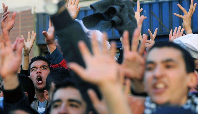 وقفة احتجاجية جديدة من تنظيم حركة بركات ضد ترشح عبد العزيز بوتفليقة في ساحة اودان