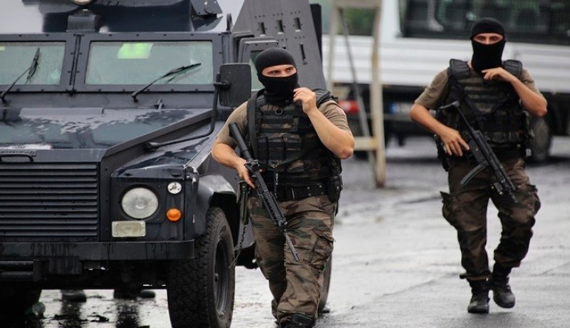 تركيا تعتقل 16 شخصا وتقصف 17 موقعا لحزب العمال الكردستاني