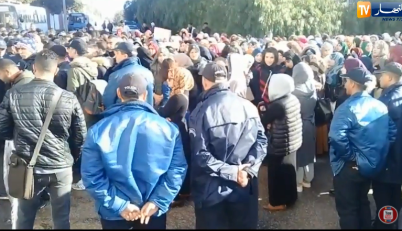 قسنطينة :  الأطباء المحتجين يواصلون المسيرة للوصول إلى وسط المدينة