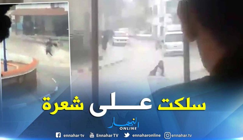 شاهد.. شباب من الغزوات ينقذون إمرأة جرفتها السيول وسط المدينة  