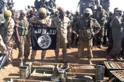 القاعدة تستولي على قاعدة للجيش وتسيطر على المكلا في اليمن