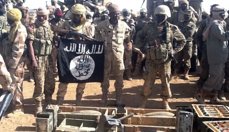 القاعدة تستولي على قاعدة للجيش وتسيطر على المكلا في اليمن