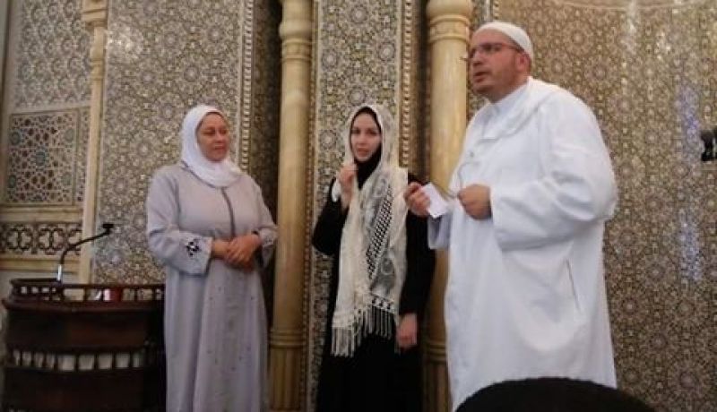 فتاة روسية تعتنق الإسلام بمسجد الأمير عبد القادر بقسنطينة