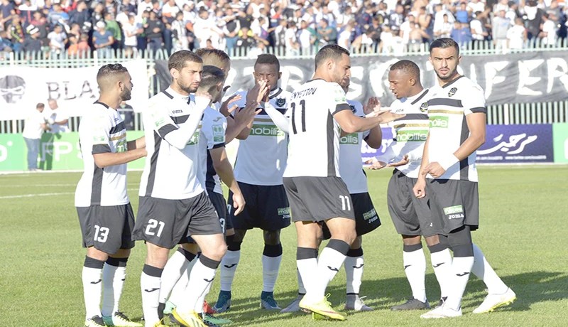 العسكر يوجّهون الدعوة لبوشار وأمقران وحمّار يطلب إعفاءهما