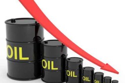 وفرة المنتوج تدفع النفط للتراجع بعد موجة صعود كبيرة