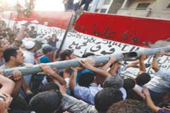 جرحى في اشتباكات مع مسئولى أمن المجلس القومى لرعاية أسر الشهداء في مصر