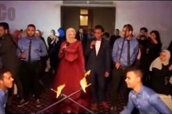 شاهد شجار بين عروسين في حفلة الخطوبة