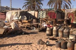 19 قتيلا وأكثر من 50 جريـحا من 7 جنسيات إفريقية بعد حريق بمخيم اللاجئين في ورڤلة