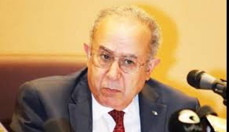 لعمامرة يتحادث مع مساعد وزير الخارجية الاماراتي للشؤون العسكرية و الامنية