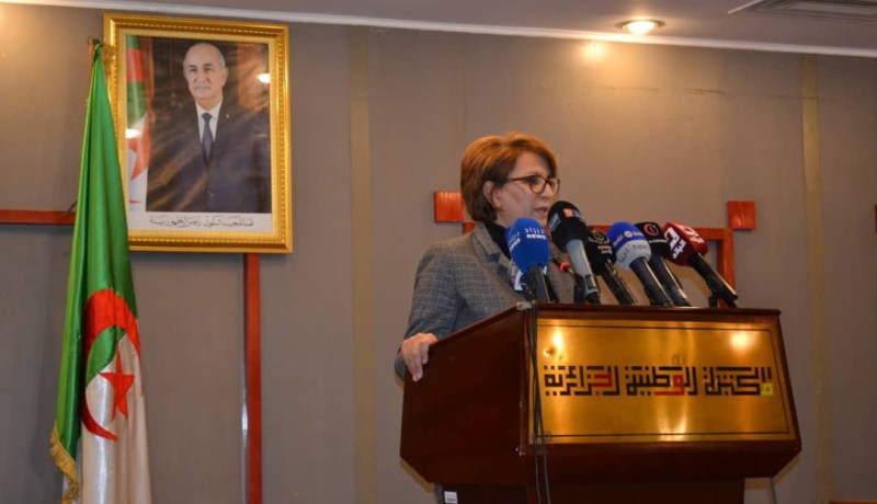 بن دودة تشرف على فعاليات الاحتفال باليوم الوطني للعلم