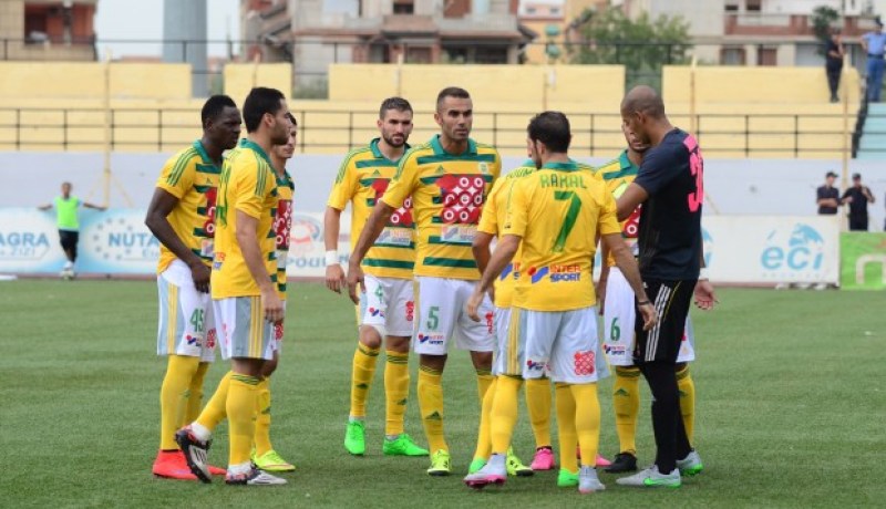 أنصار الشبيبة يطالبون برحيل حناشي وحيدوسي يوهمهم بالمراكز الأولى