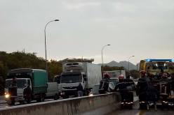 بالصور اصطدام خطير لـ 7 سيارات بشاحنة في منحذر الأربعطاش اتجاه العاصمة