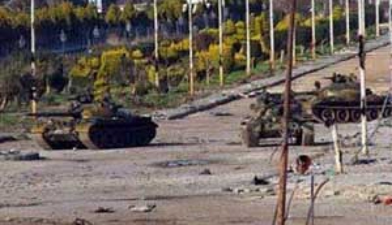 القوات النظامية تقتحم حي صلاح الدين في حلب بالدبابات