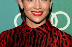 إفتتاح American Idol برقص جينيفر لوبيز مع أحد المواهب الصاعدة