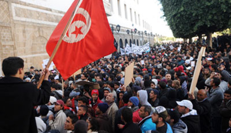 تمرد تونس تقترب من إسقاط النظام