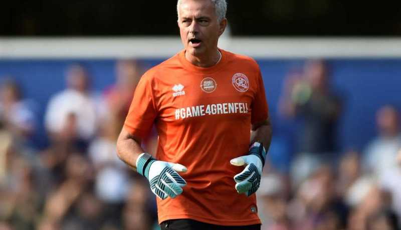 بالصور- مورينيو.. حارساً كثير المشاغبات!