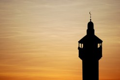 مؤذن يتسبب في إفطار سكان المنيعة 15 دقيقة قبل موعد أذان المغرب