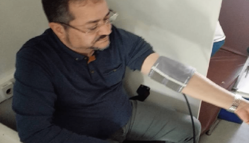 جات الحملة.. مناصرة يتبرّع بالدم