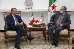 وزير الأشغال العمومية يستقبل السفير الإيطالي بالجزائر