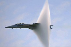 شاهد لأول مرة لحظة اختراق طائرة حربية لحاجز الصوت